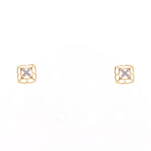 one yellow gold pair of earring with 10 natural diamond