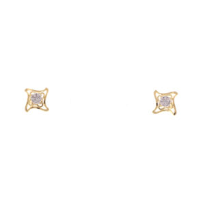 one yellow gold pair of earrings with 14 natural diamonds