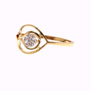 ONE YELLOW GOLD RING WITH 7 NATURAL DIAMONDS