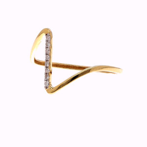 ONE YELLOW GOLD RING WITH 8 NATURAL DIAMONDS