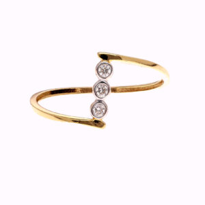 ONE YELLOW GOLD RING WITH 3 NATURAL DIAMONDS