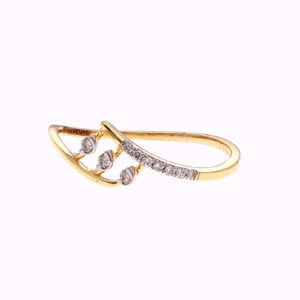 one yellow gold ring, with (10) natural diamond
