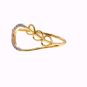 ONE YELLOW GOLD RING WITH 15  NATURAL DIAMONDS