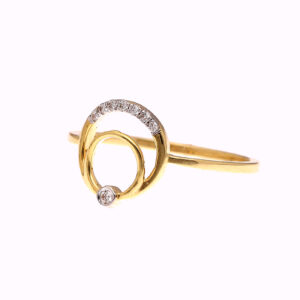 ONE YELLOW GOLD RING WITH 8 NATURAL DIAMONDS