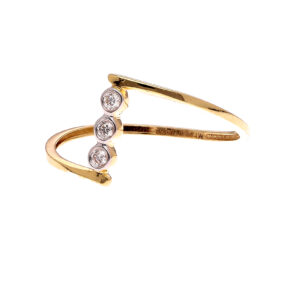 ONE YELLOW GOLD RING WITH 3 NATURAL DIAMONDS