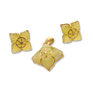 Minimal Diamond Earrings with Modern Finish