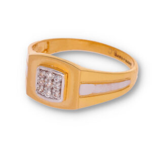 Classic Gold Ring with Elegant Finish