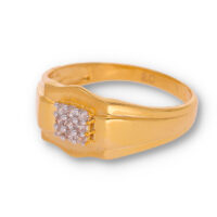 Classic Gold Ring with Elegant Finish