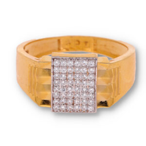 Classic Gold Ring with Elegant Finish