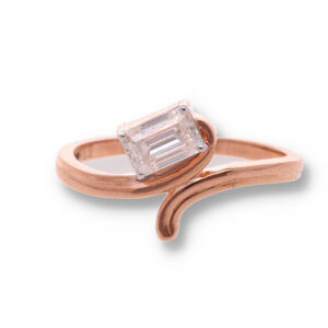 Classic Gold Ring with Elegant Finish