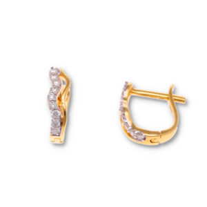 Minimal Diamond Earrings with Modern Finish