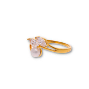 Classic Gold Ring with Elegant Finish