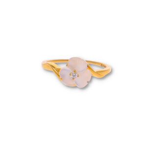 Classic Gold Ring with Elegant Finish