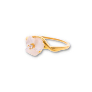Classic Gold Ring with Elegant Finish