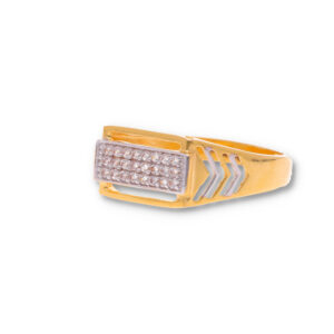 Classic Gold Ring with Elegant Finish