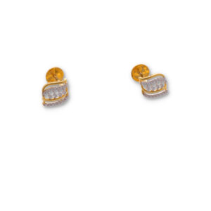 Minimal Diamond Earring with Modern Finish