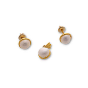 Sunehrie Elegant Pendant and Earring Set