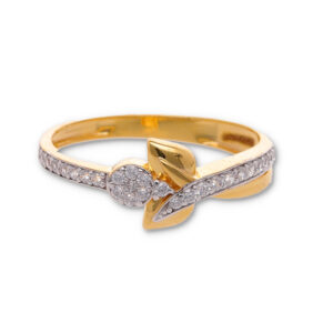 Classic Gold Ring with Elegant Finish