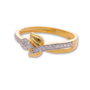 Classic Gold Ring with Elegant Finish