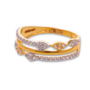 Classic Gold Ring with Elegant Finish