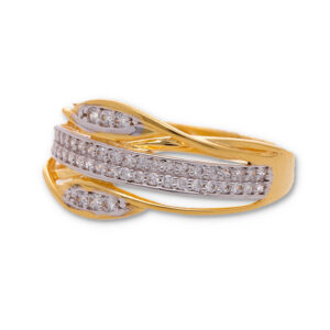 Classic Gold Ring with Elegant Finish