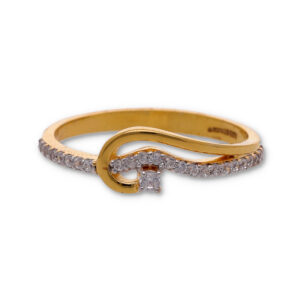 Classic Gold Ring with Elegant Finish