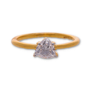 Classic Gold Ring with Elegant Finish