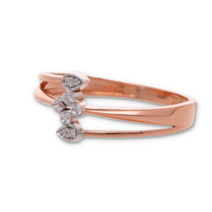 Classic Gold Ring with Elegant Finish