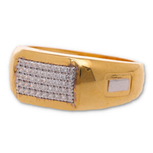 Classic Gold Ring with Elegant Finish