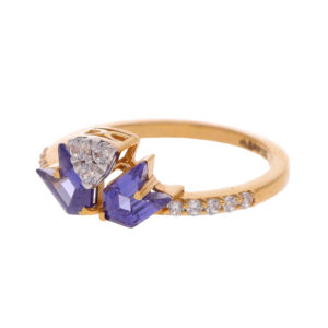 Classic Gold Ring with Elegant Finish